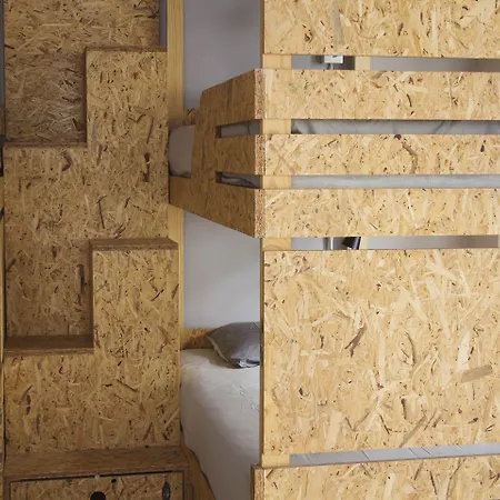 Watermark Surf House إسبِنو