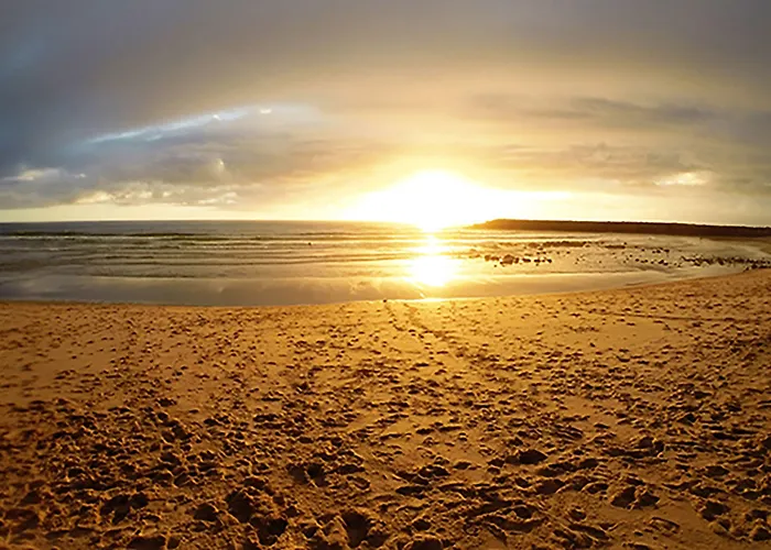 B&B Watermark Surf House *